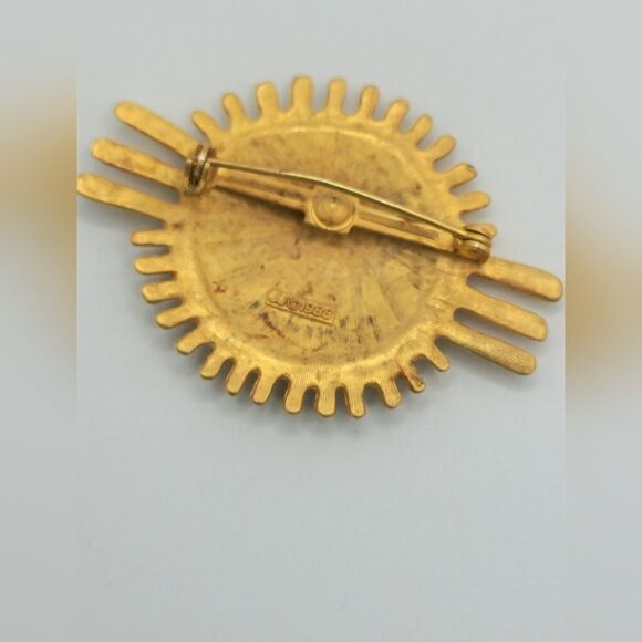 Vintage signed Gold Native thunderbird brooch - Picture 3 of 8